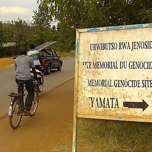 Wegweiser zur Nyamata-Gedenkstätte