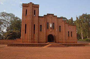 Backsteinkirche und Völkermordgedenkstätte Nyarubuye 